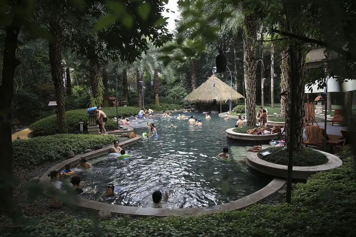 天冷哪里泡溫泉？重慶有沒有“假溫泉”？溫泉分布在哪些區(qū)域？-地大熱能